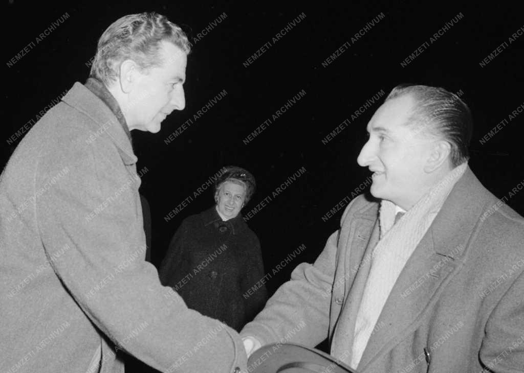 Párt - Külföldi vendégek érkezése az MSZMP-kongresszusra