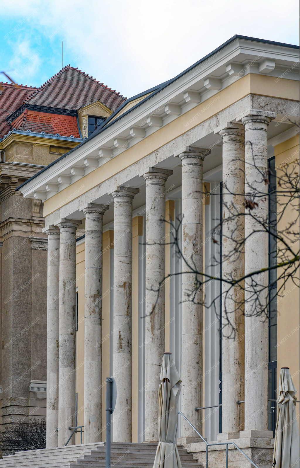 Egyház - Debrecen - Felújított Egyetemi Református Templom