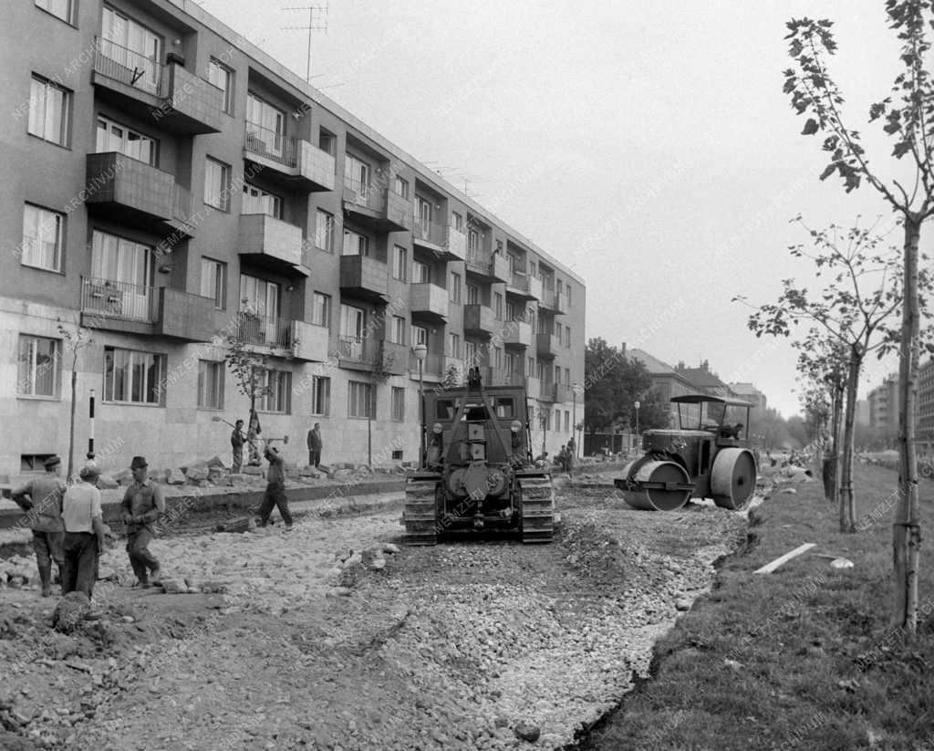 Közlekedés - Épül a balatoni autópálya fővárosi bevezető szakasza