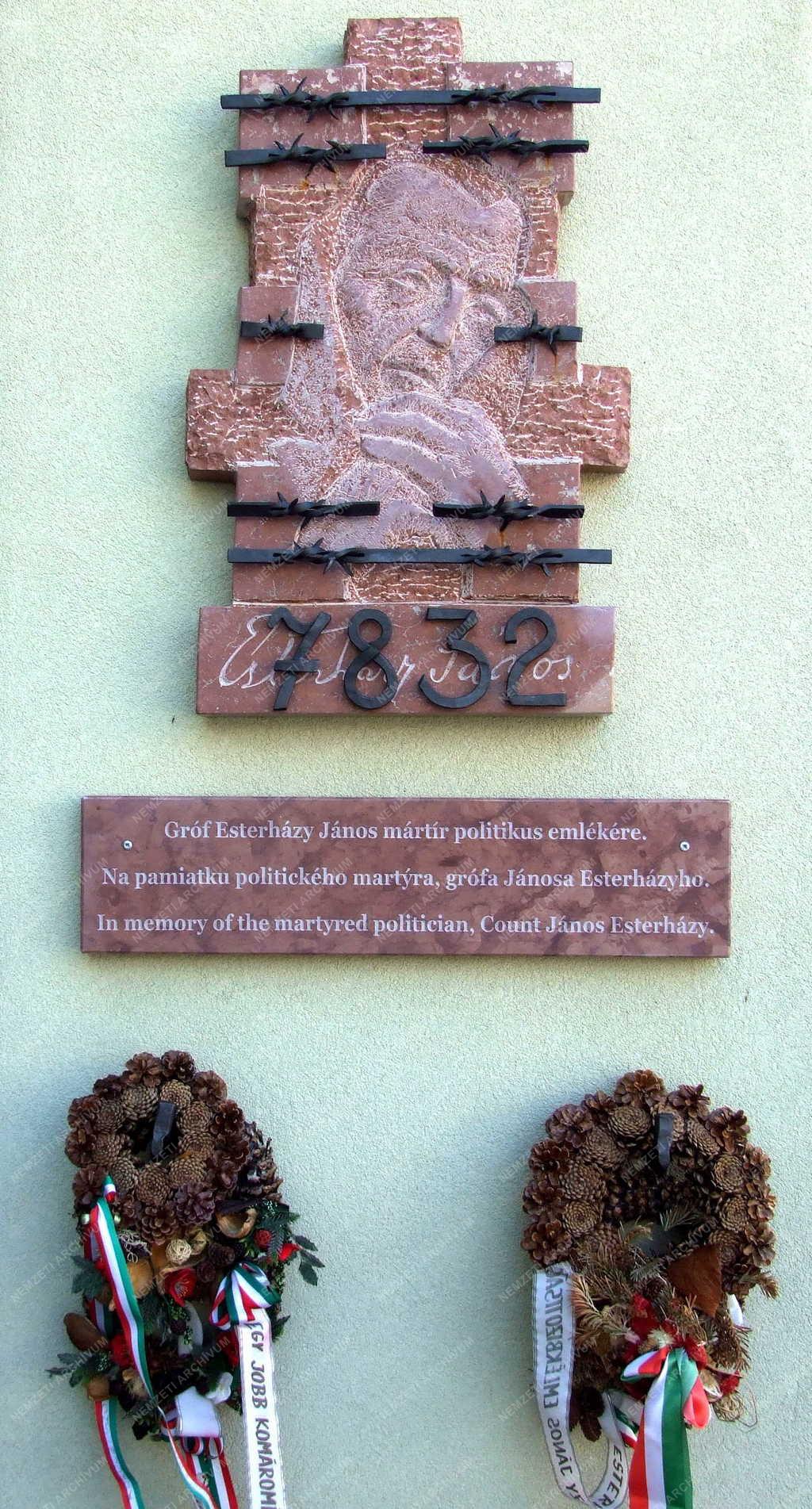 Emlékmű - Révkomárom - Esterházy-emléktábla 
