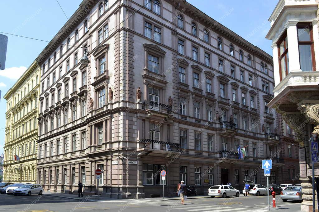 Épület - Budapest - A Nemzeti Adó- és Vámhivatal épülete
