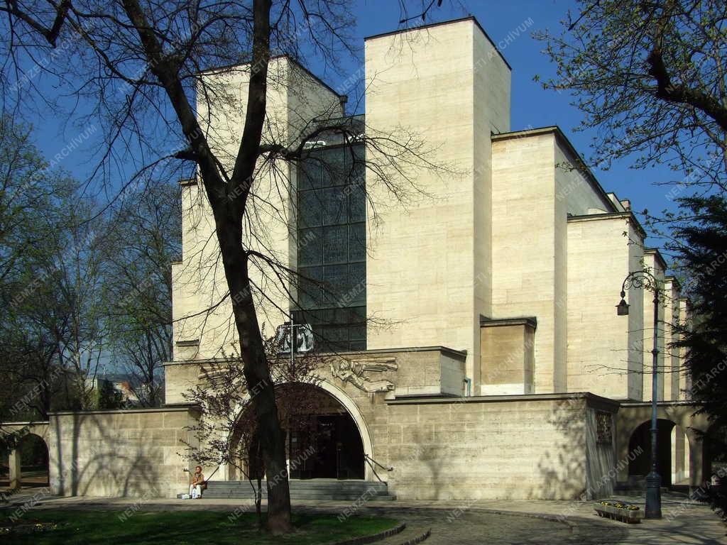 Egyházi épület - Budapest - A városmajori műemlék templom