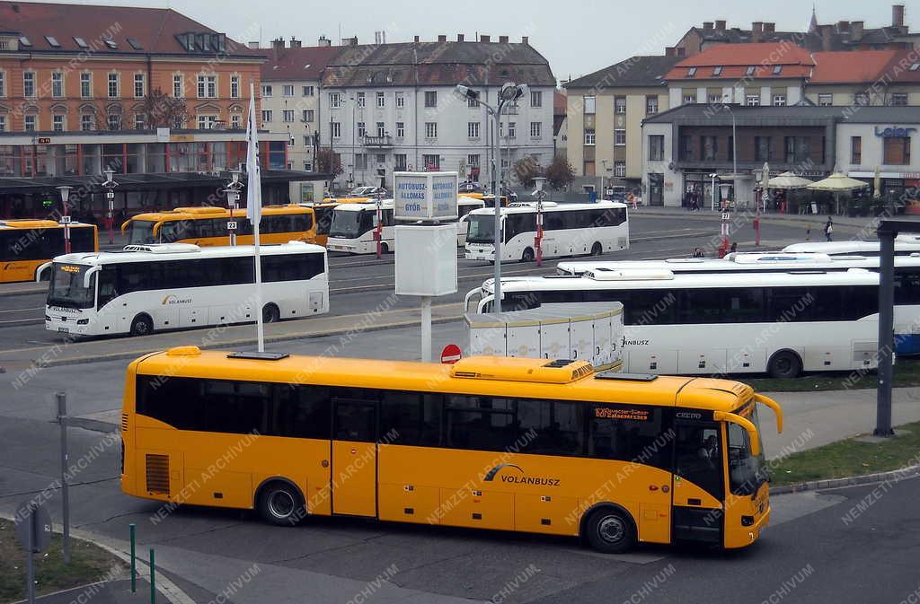 Közlekedés - Gyor - Autóbuszpályaudvar