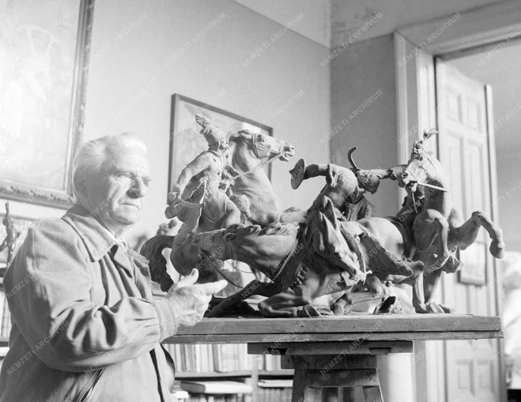 Kultúra - Képzőművészet - Kisfaludi Strobl Zsigmond Kossuth-díjas szobrász