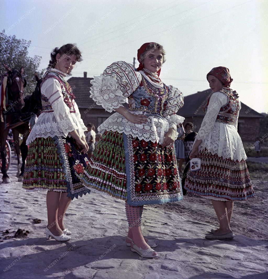 Néphagyomány - Szüreti felvonulás Sióagárdon