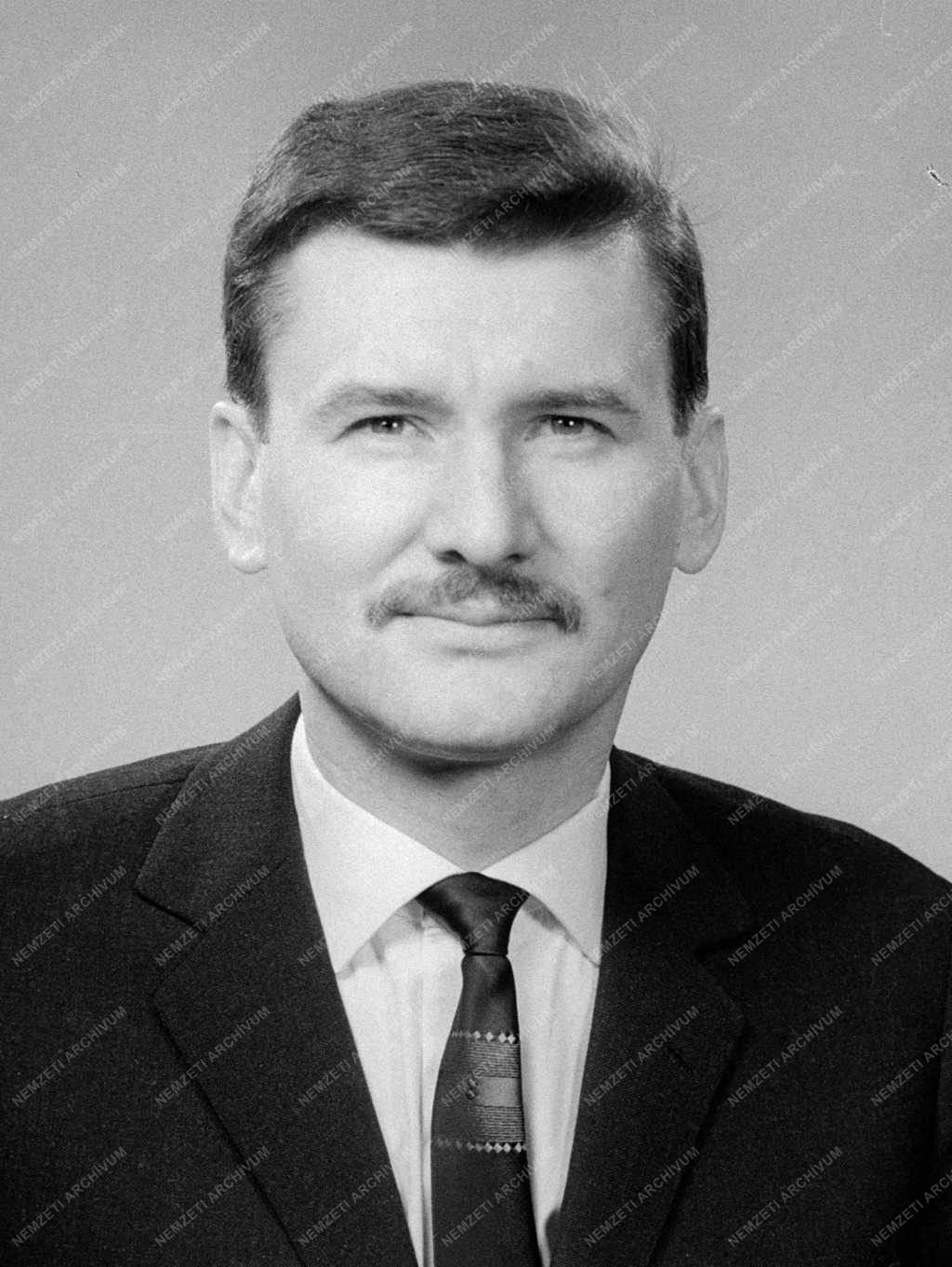 Az 1966. évi Állami- és Kossuth-díjasok portréi