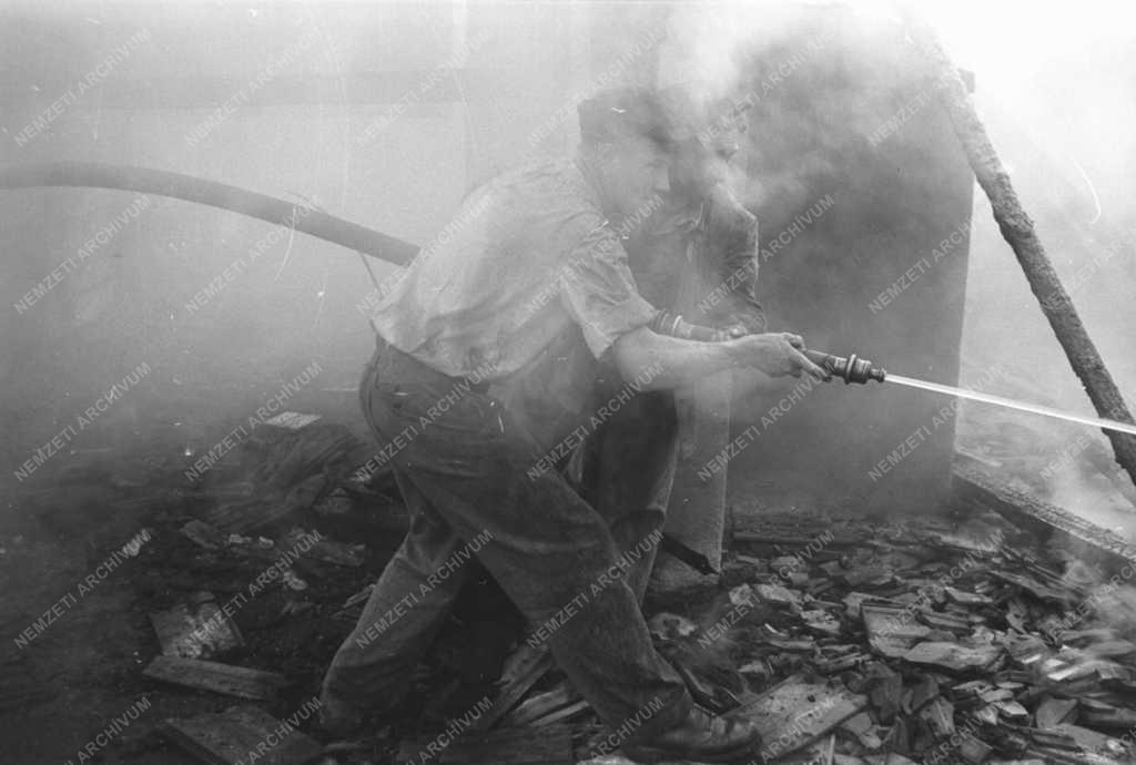 Baleset - Tűzoltás Budapesten