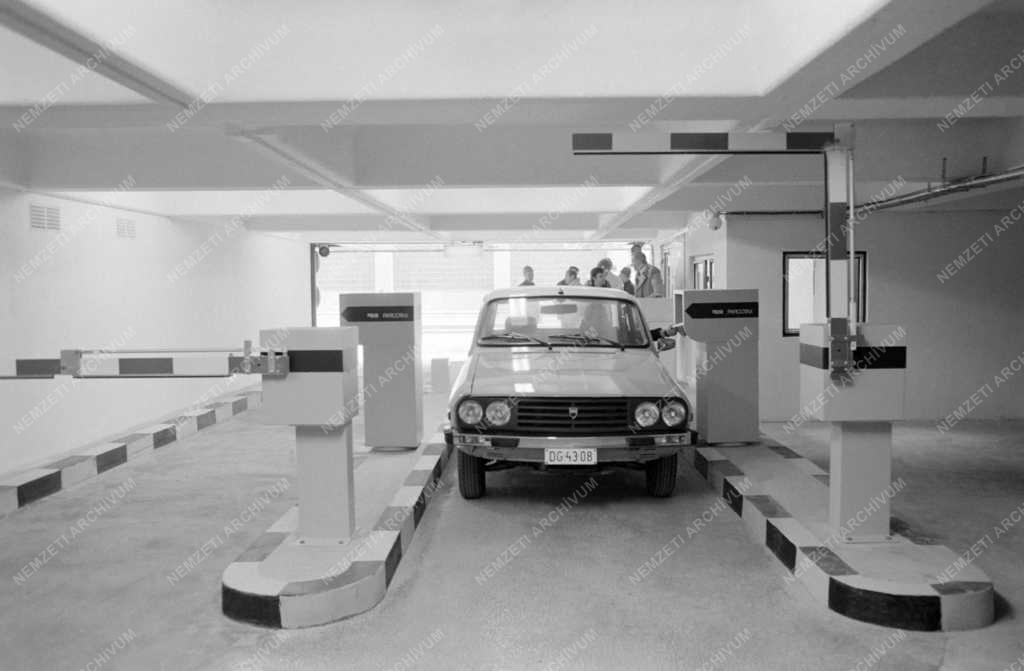 Közlekedés - Az Aranykéz utcai parkolóház