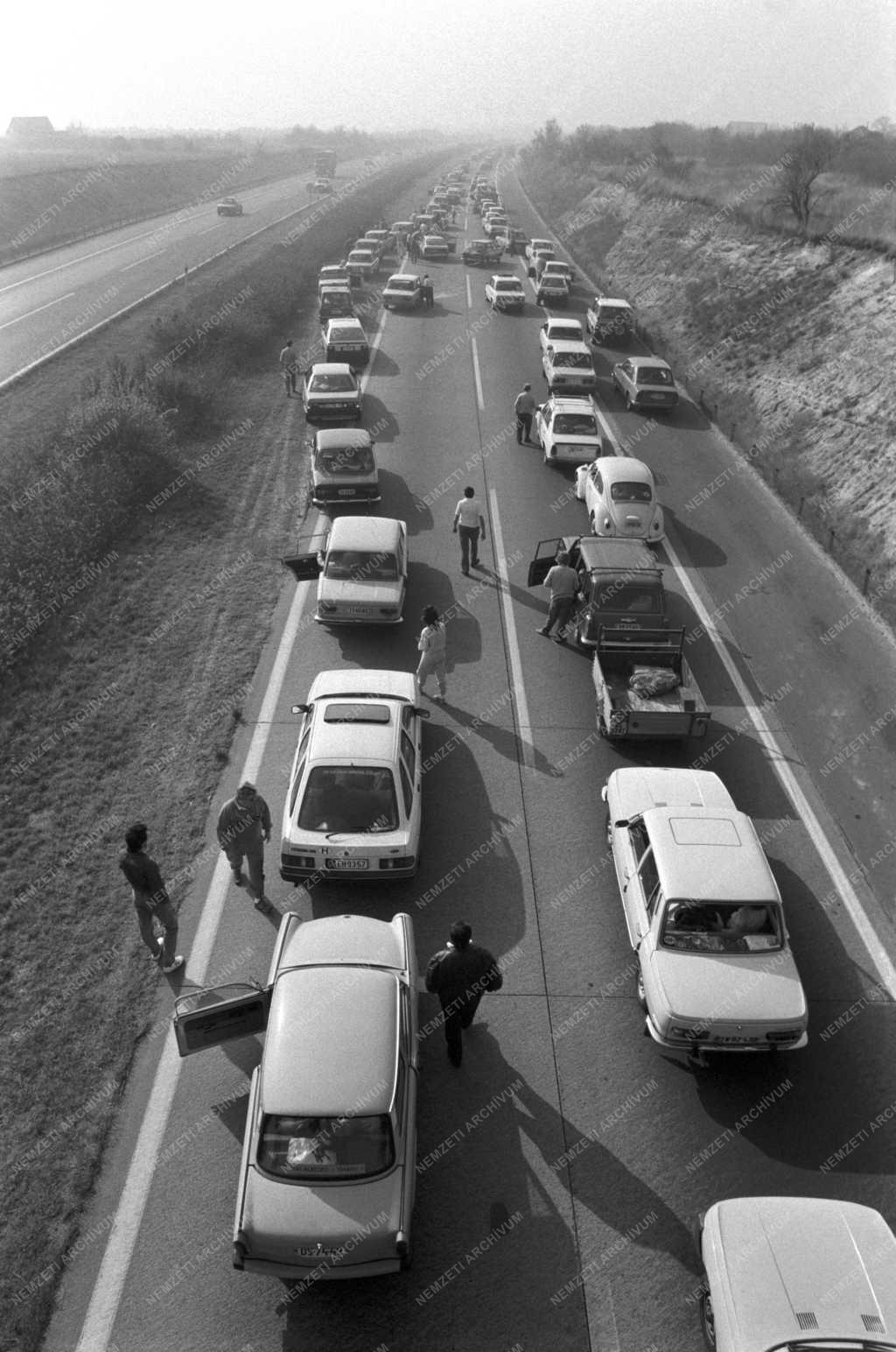 Közlekedés - Torlódás az M7 autópályán