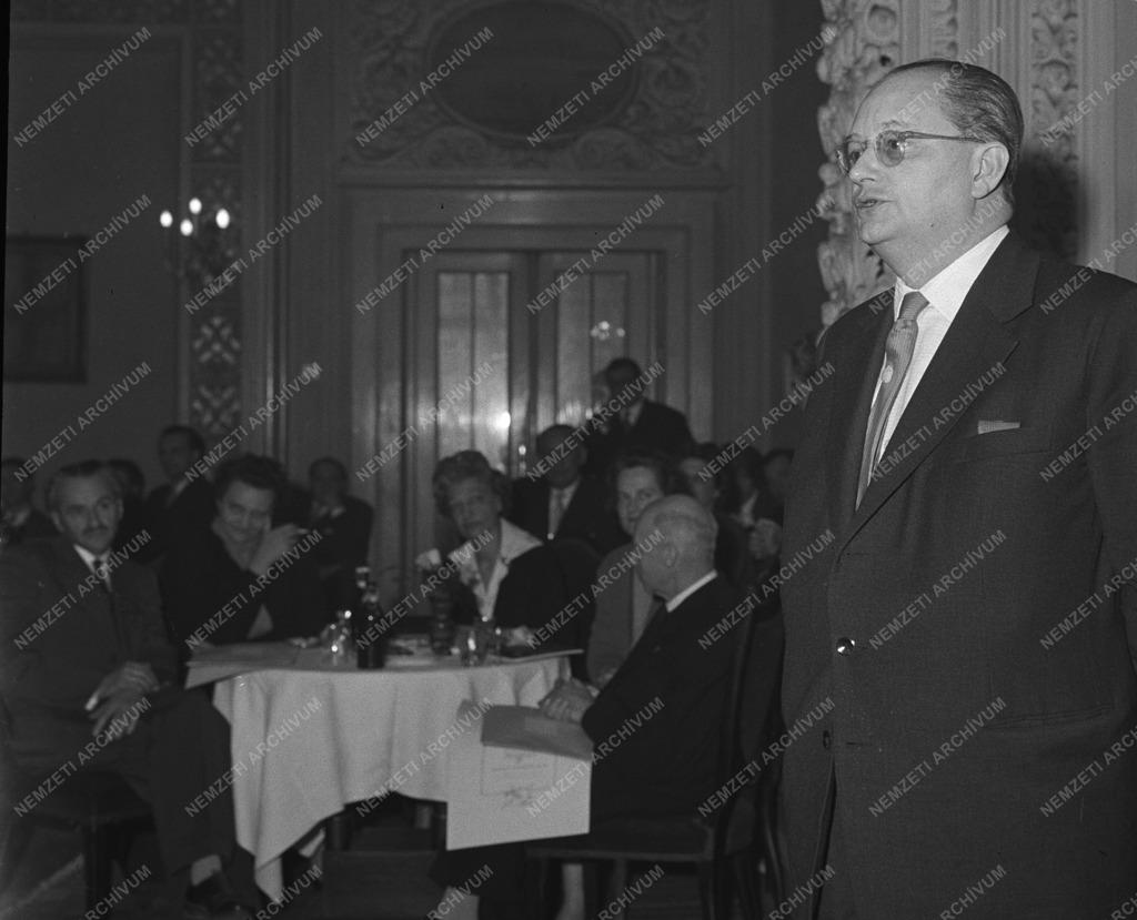 Kitüntetés - Művészeti díjak átadása