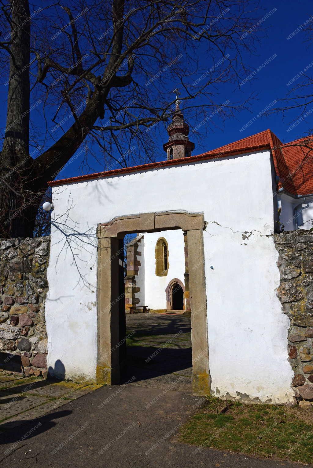 Település - Egyház - Nógrádsáp - Gótikus kerített templom