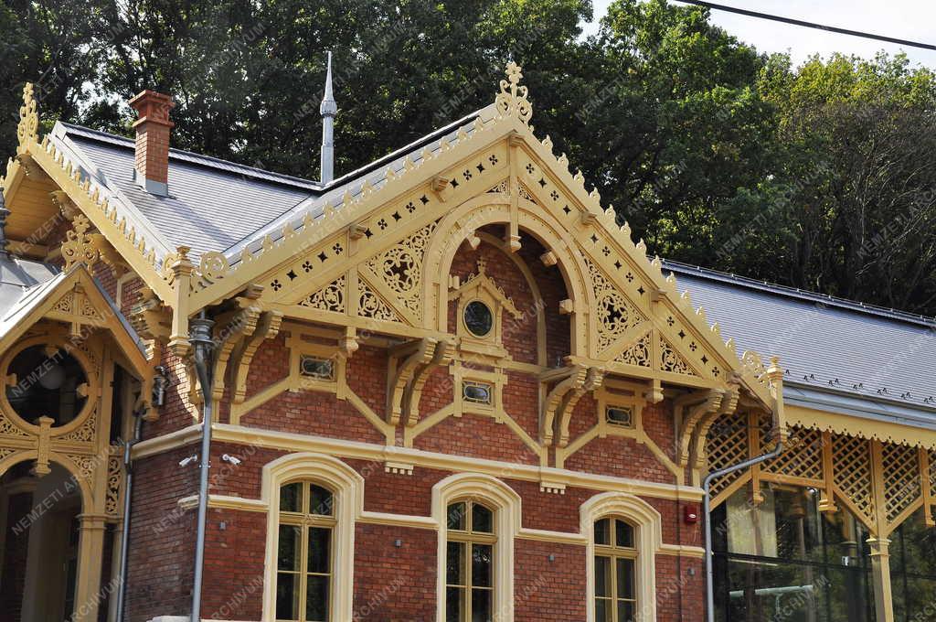 Műemlékvédelem - Budapest - A felújított zugligeti lóvasút-állomás 