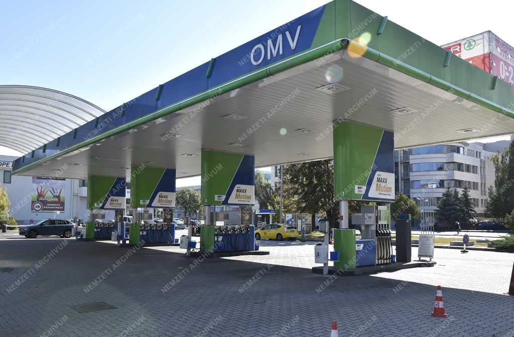 Közlekedés - Budapest -  OMV benzinkút