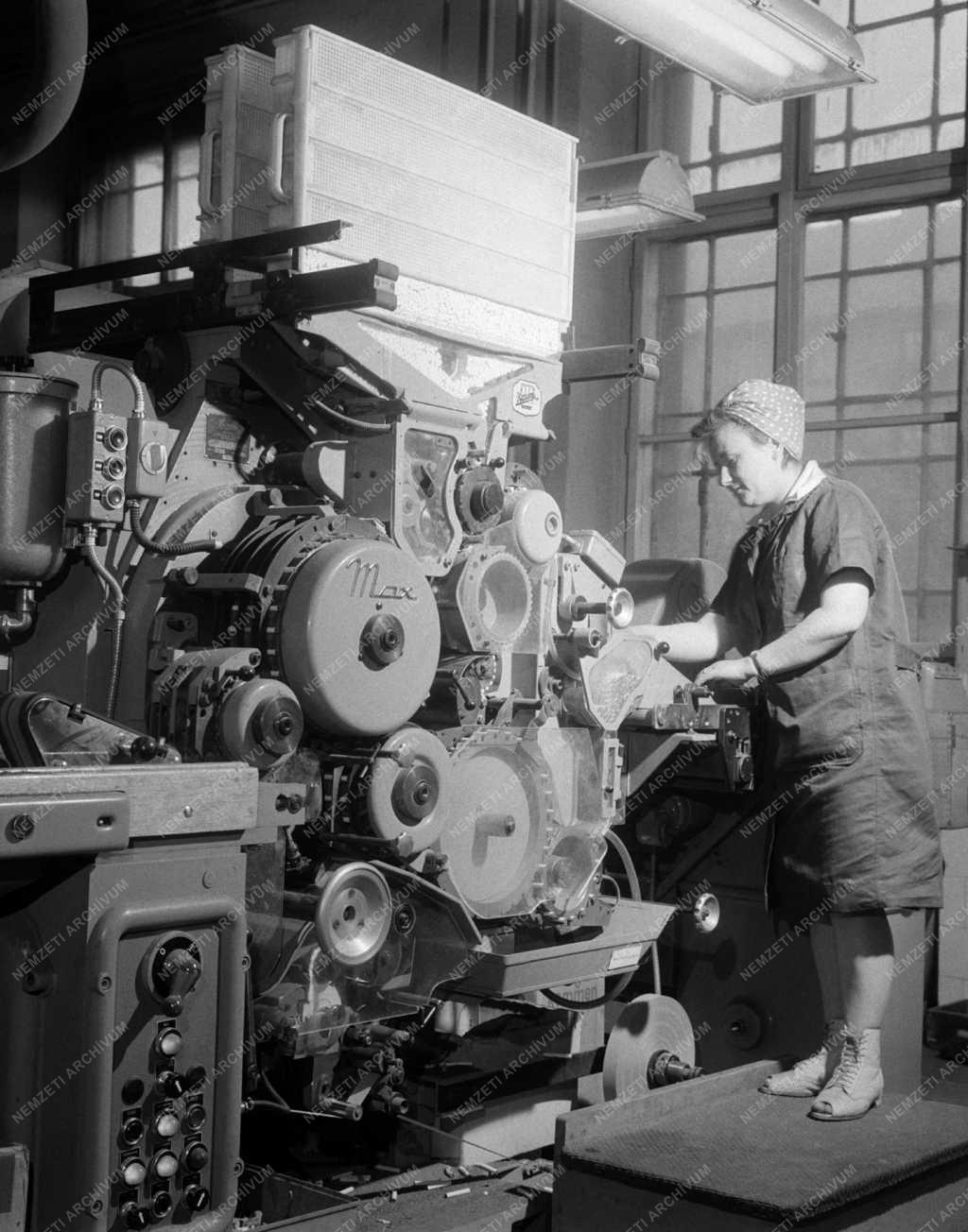 Ipar - A Pécsi Dohánygyár