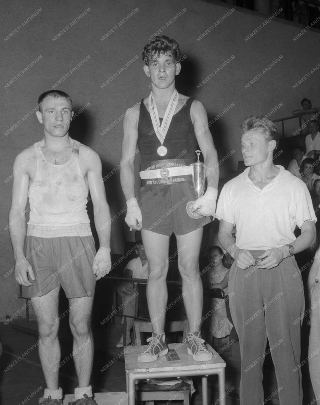 Sport - Ökölvívás - Magyarország 1957. évi egyéni ökölvívó bajnoksága