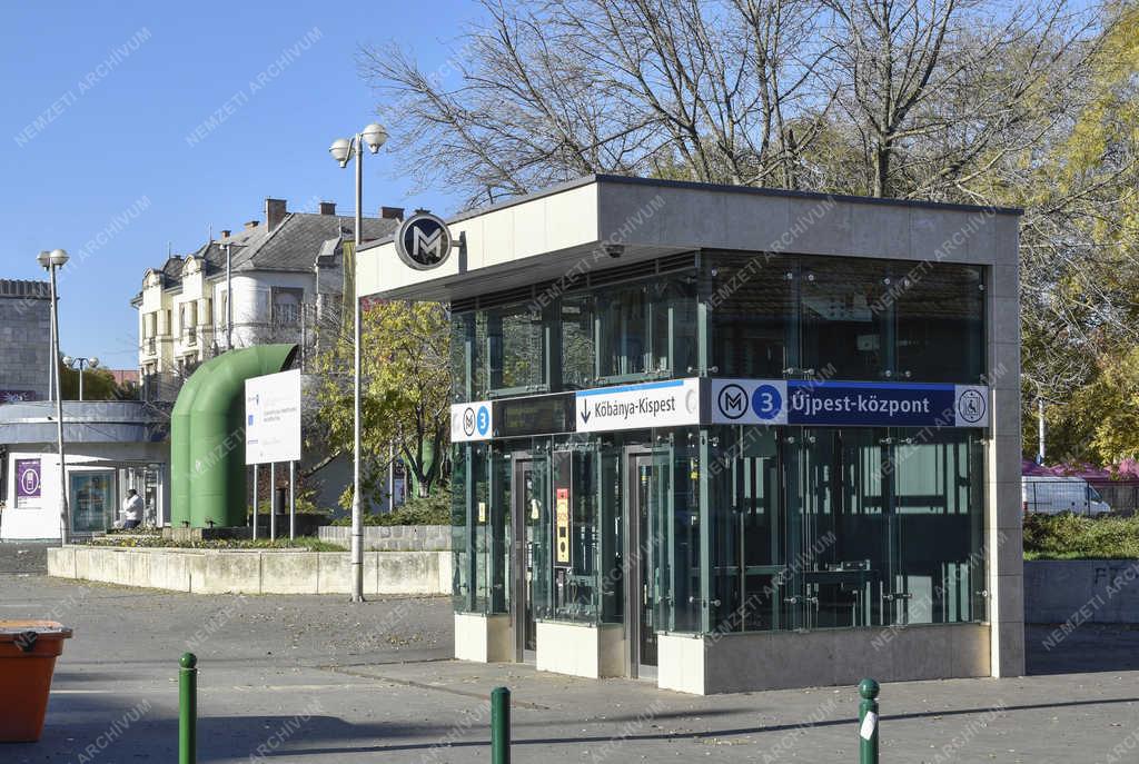 Utcakép - Budapest - Újpest központ metróvégállomás