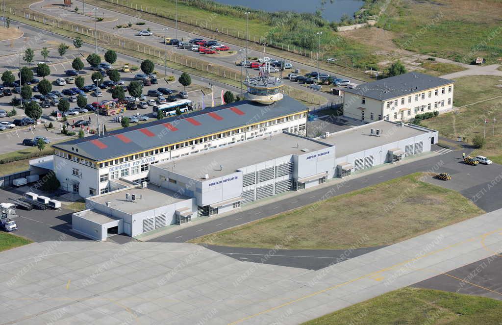 Közlekedés - Nemzetközi repülőtér Debrecenben