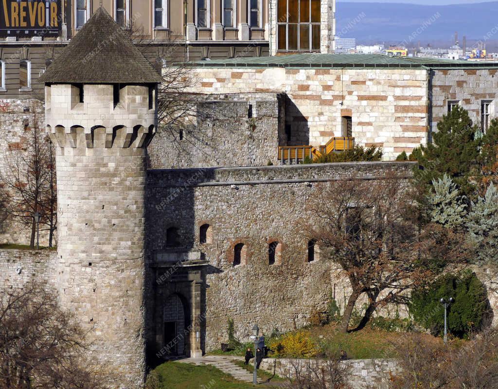 Városkép - Budapest - A budai Vár déli zárófala