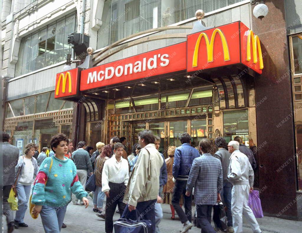 Vendéglátás - Megnyílt az első magyar McDonald's Budapesten