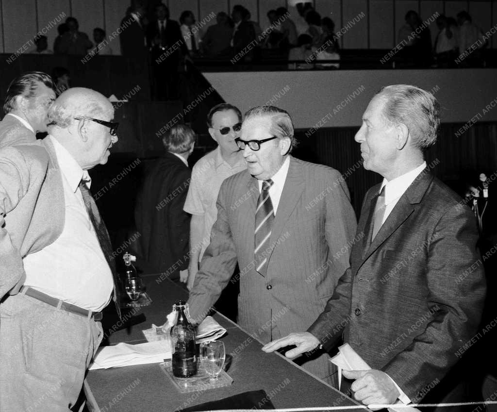 Külpolitika - IV. Közgazdász Világkongresszus Budapesten