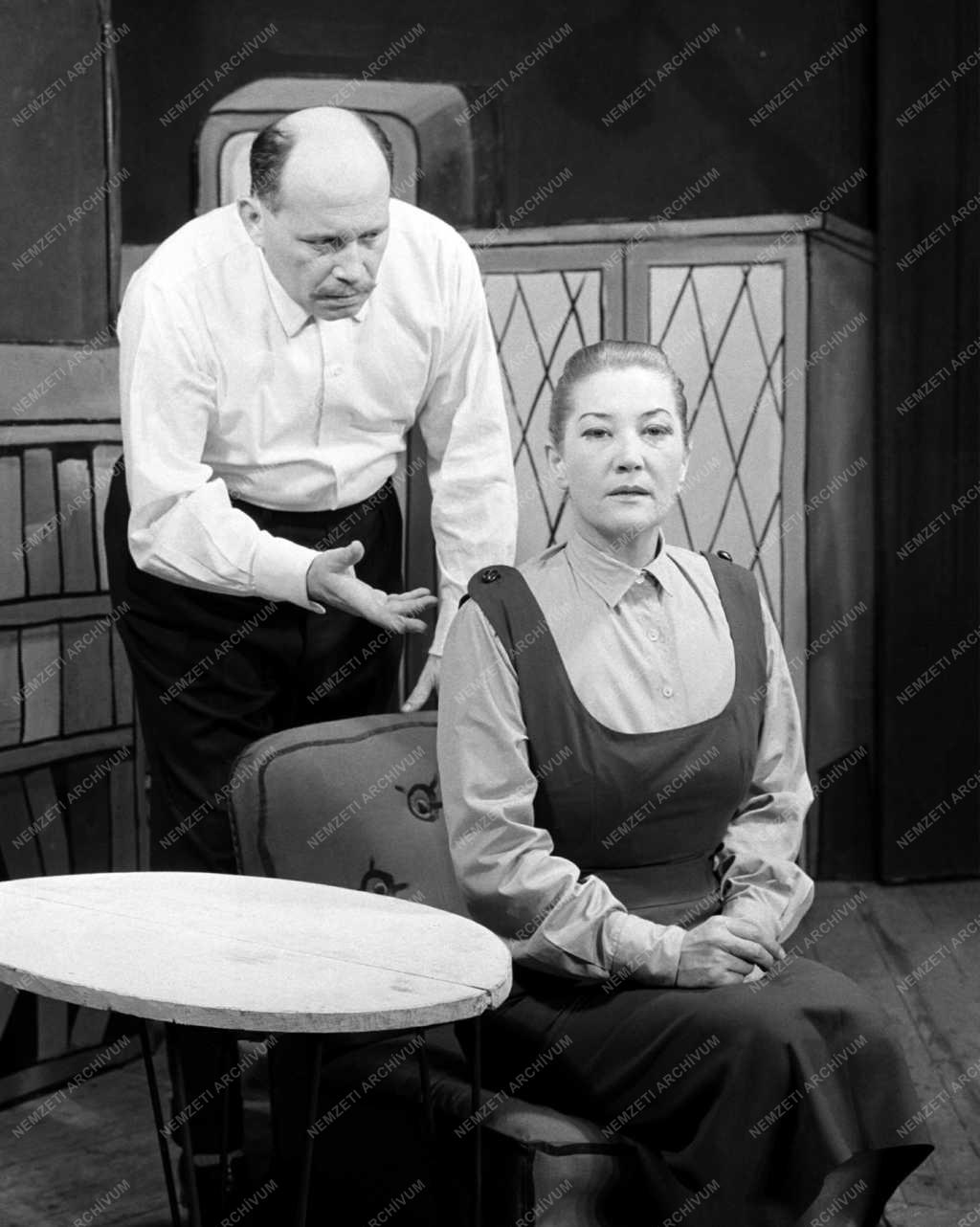 Kultúra - Színház - Gádor Béla: Lyuk az életrajzon