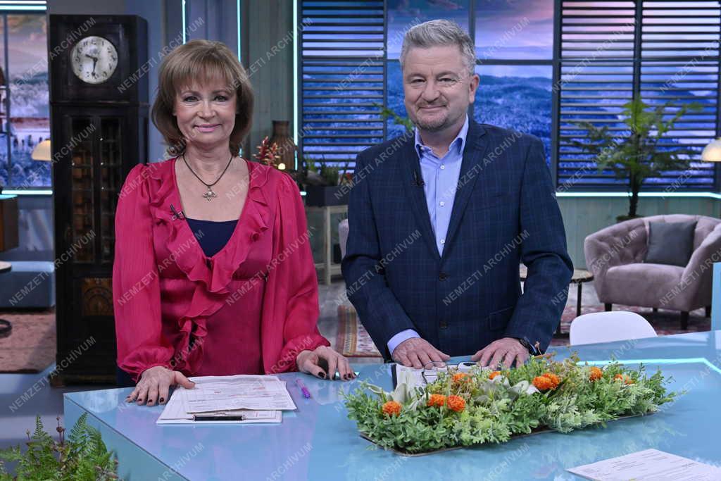 Kultúra - Televízió - Almárium című szolgáltató műsor