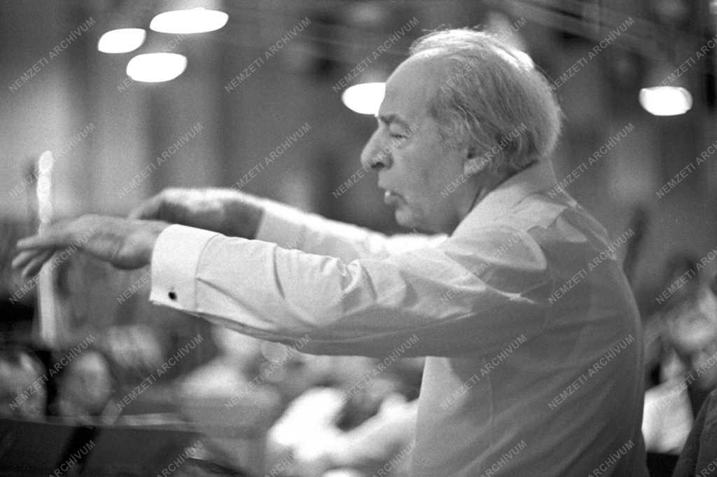 Kultúra - Szenkár Jenő karmester vendégszereplése Budapesten