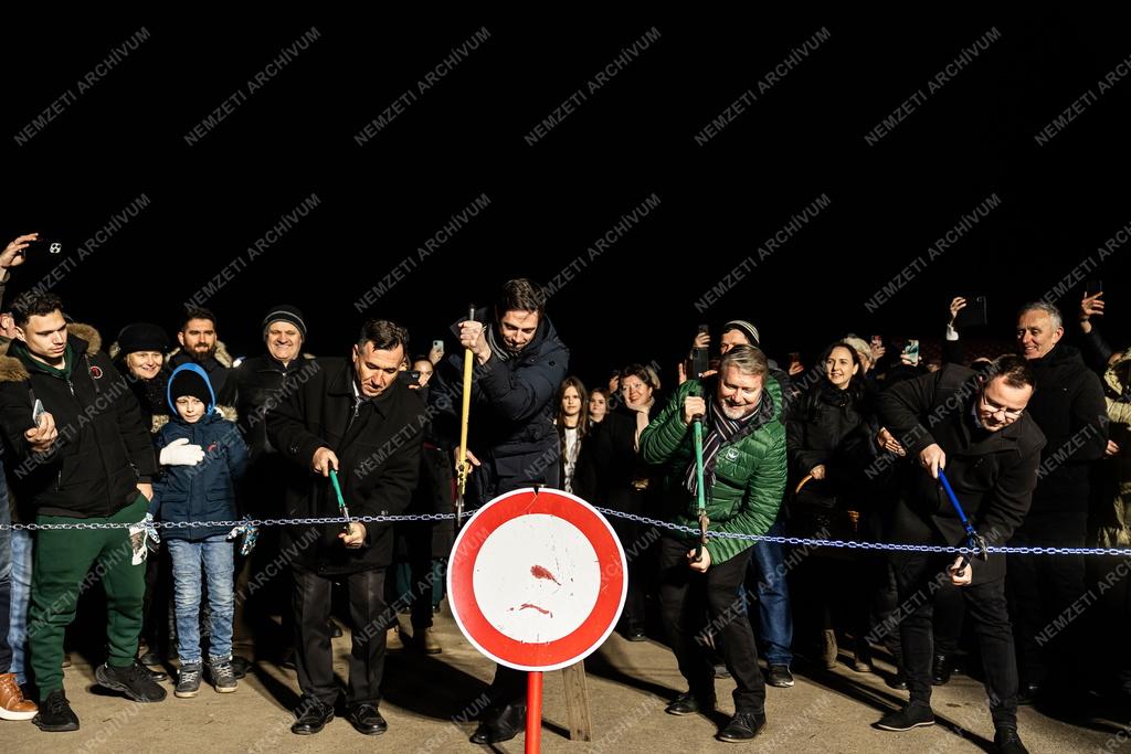A Pocsaj és Biharkeresztes közötti határátkelő szimbolikus megnyitása 