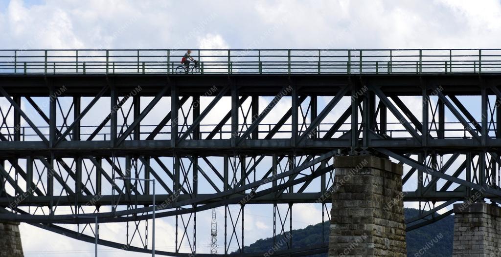 Közlekedés - Biatorbágy - Biatorbágyi vasúti viadukt