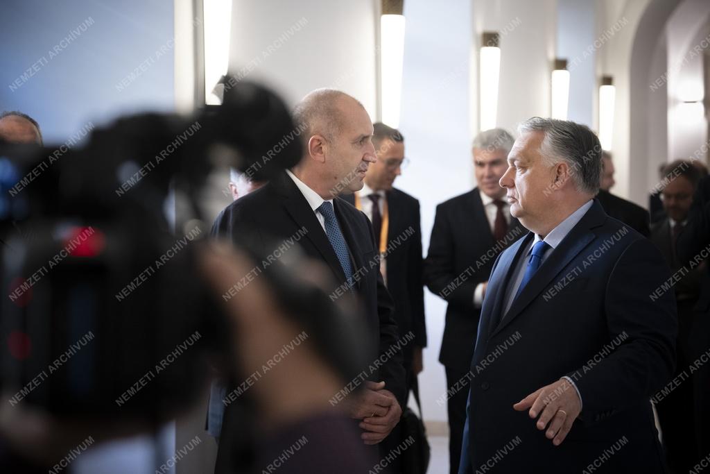 Orbán Viktor Bulgária elnökével tárgyalt