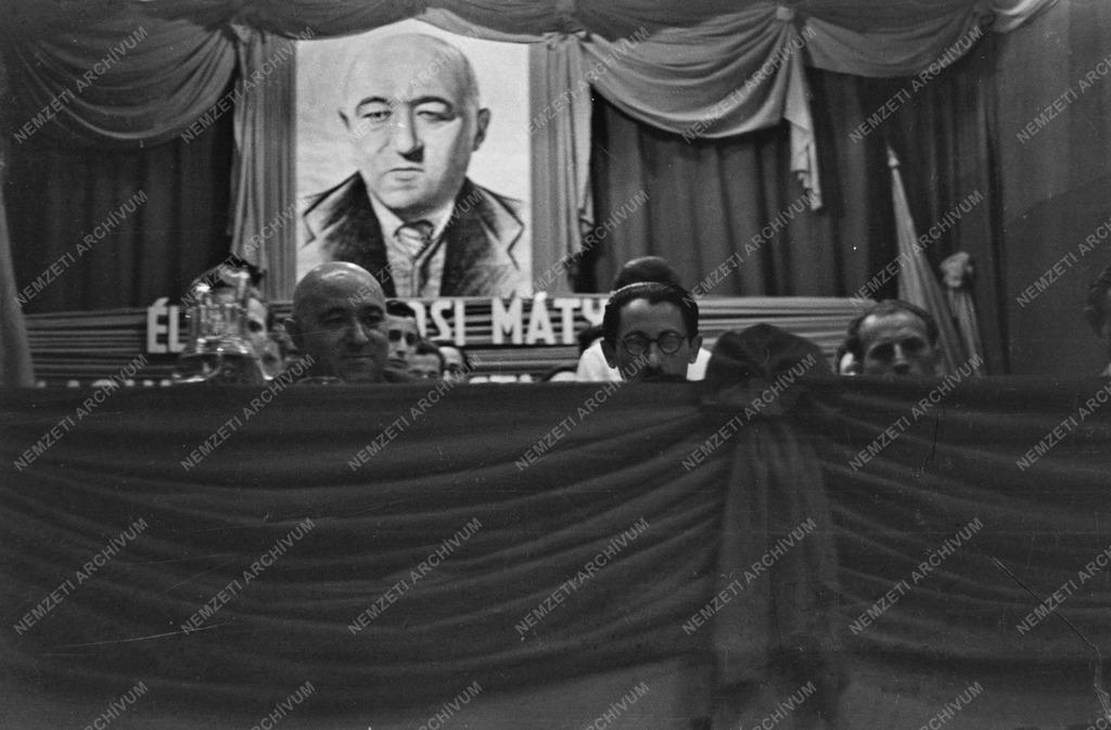 Történelem – Politika - Rákosi Mátyás a Magyar Kommunista Párt pártértekezletén