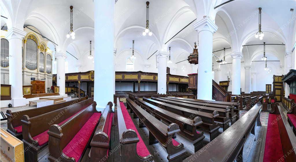 Egyház - Felújították a Debreceni Református Kistemplomot