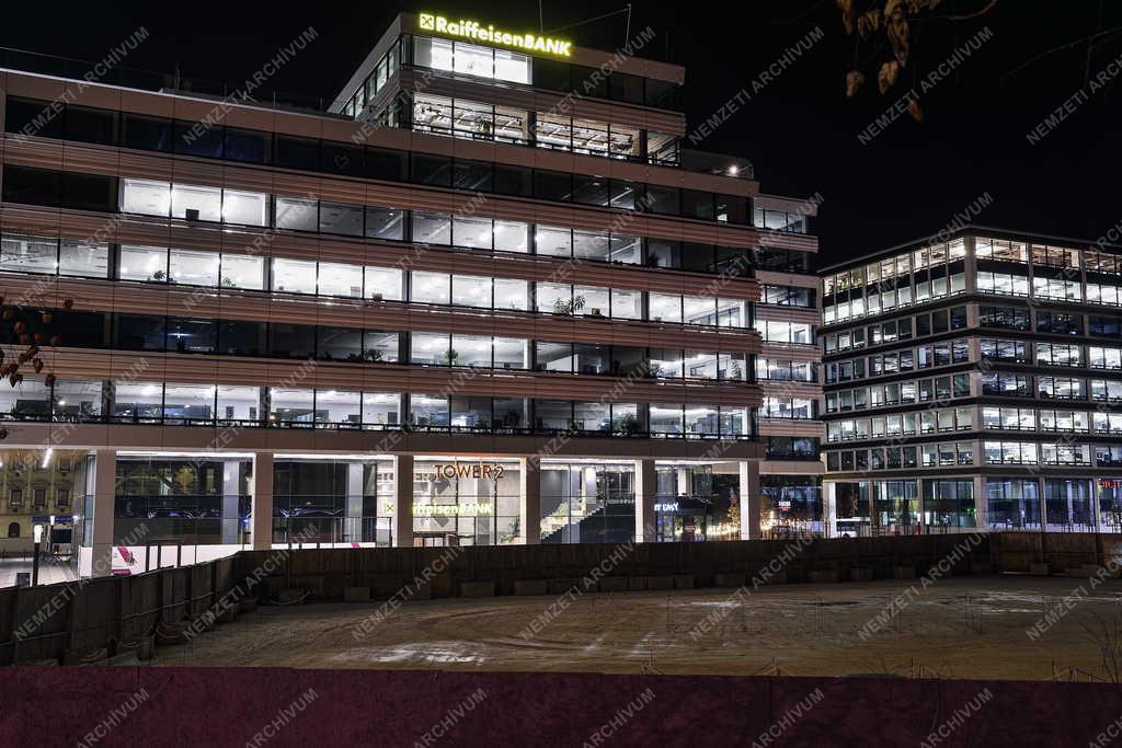 Városkép - Budapest - Esti kivilágításban az Agora Budapest irodaépület komplexum