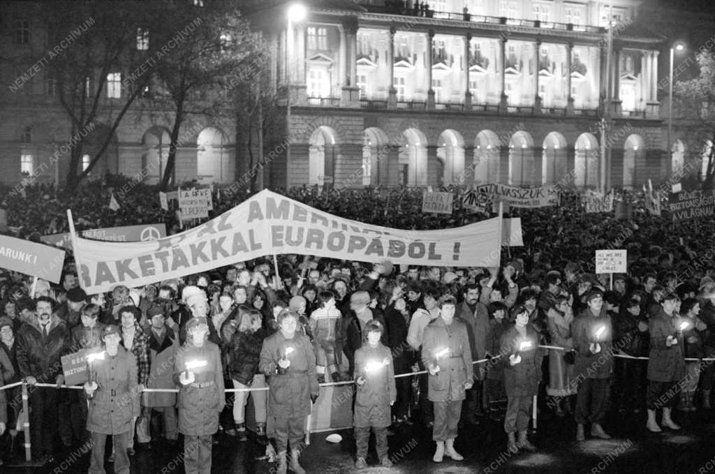 Belpolitika - Békenagygyűlés a Kossuth téren