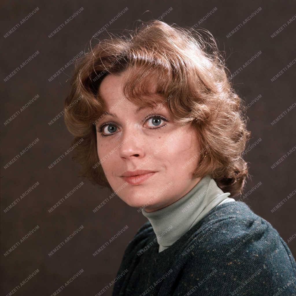 Színház - Moór Marianna