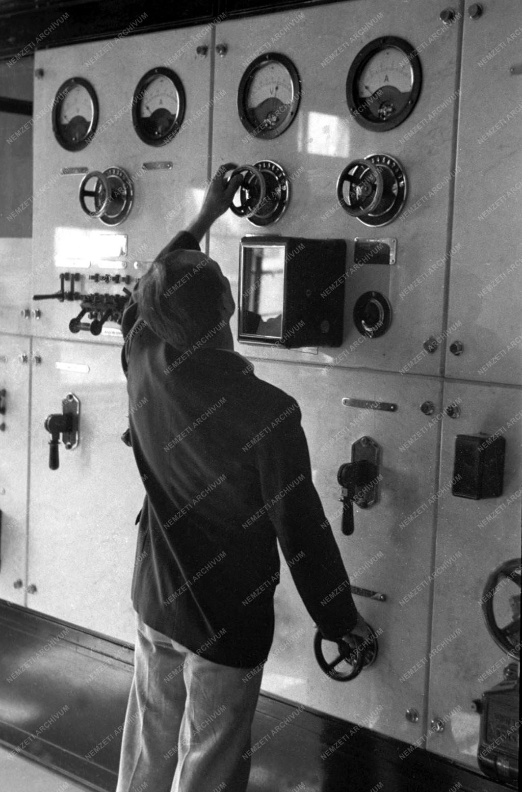 Ipar - Távközlés - Telefonközpont újjáépítése