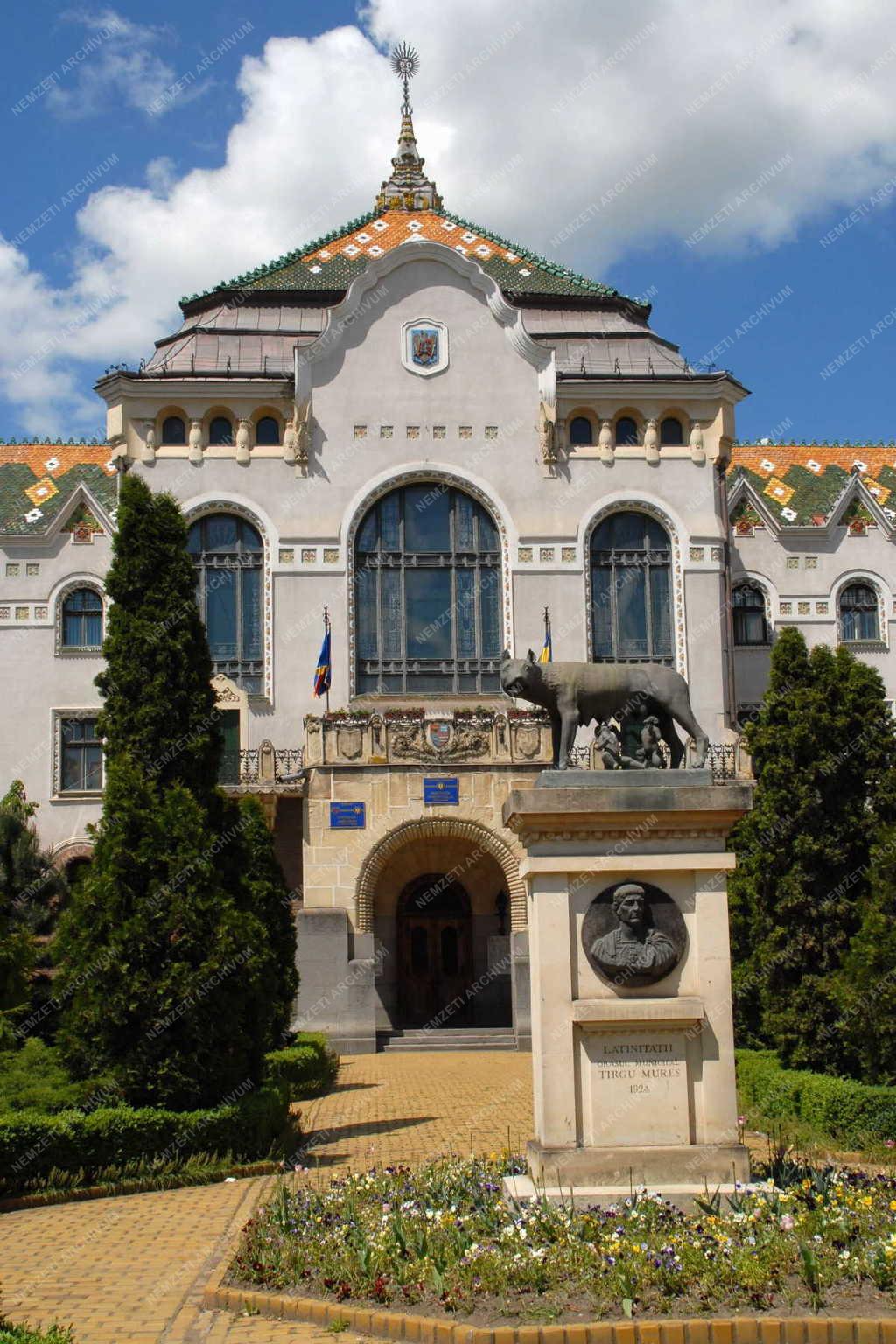Románia - Marosvásárhely - Közigazgatási Palota 2
