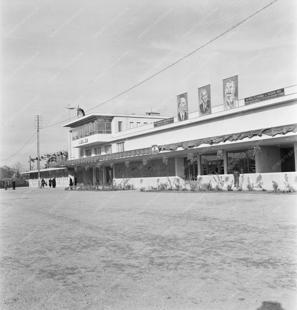 Közlekedés - A nyíregyházi állomásépület átadása 