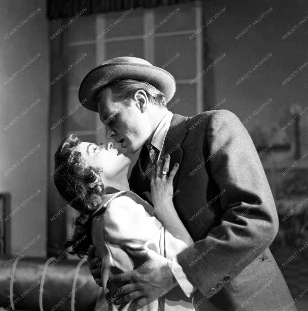 Kártyavár - bemutató a Pécsi Nemzeti Színházban