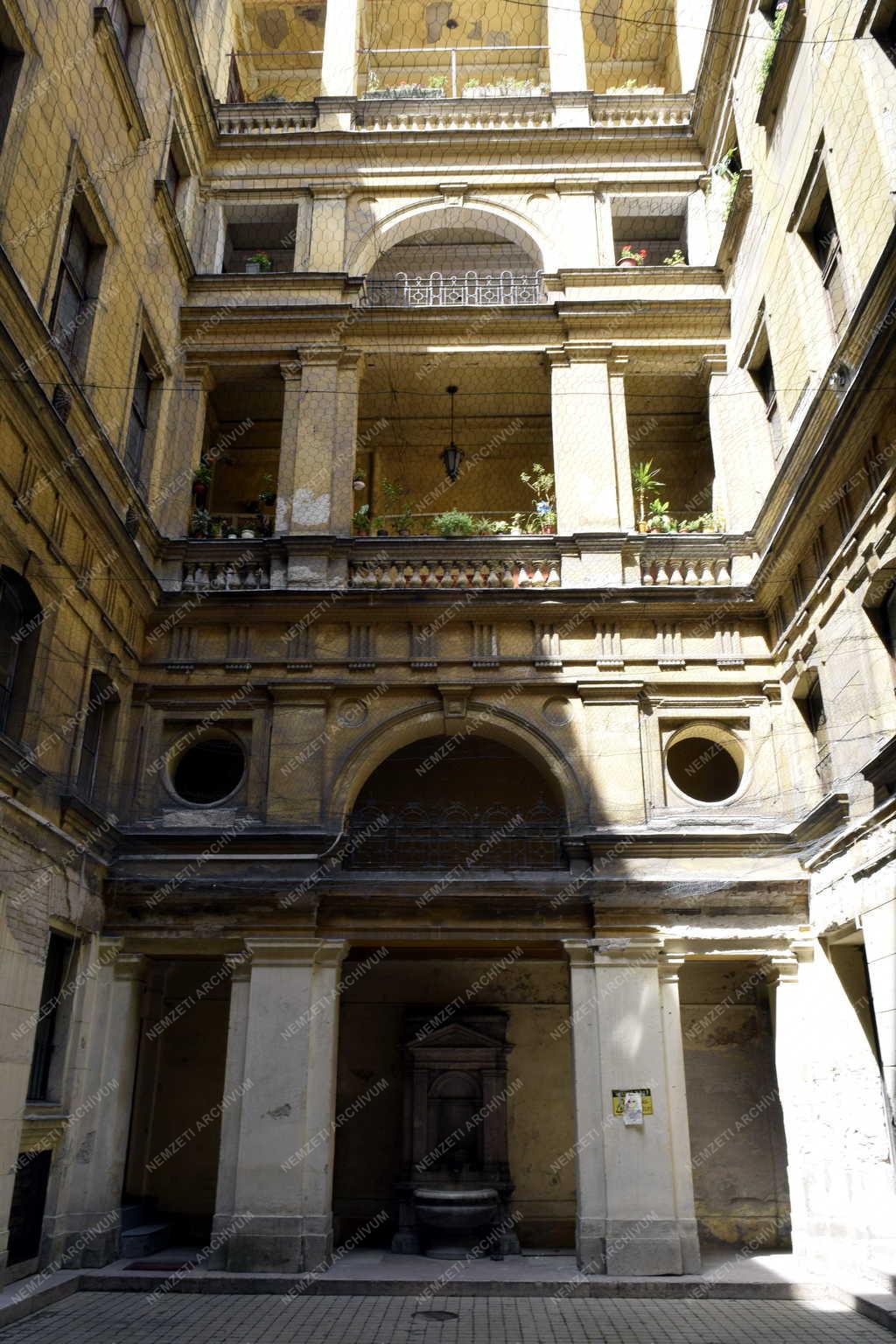 Városkép - Budapest - Ádám-palota
