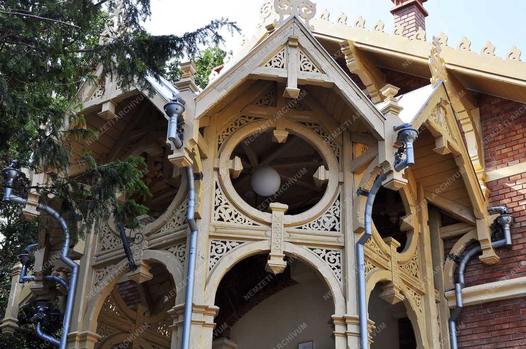 Műemlékvédelem - Budapest - A felújított zugligeti lóvasút-állomás 