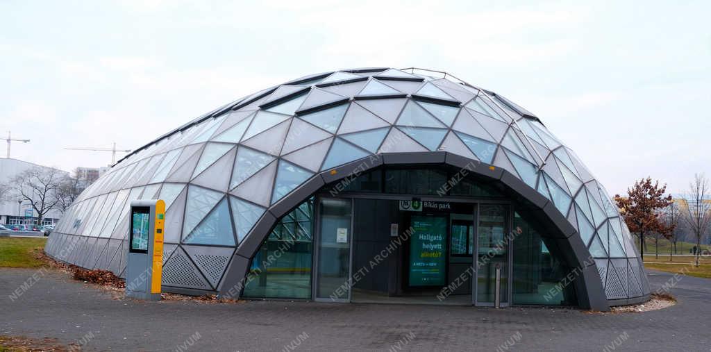 Közlekedés - Budapest - Az M4-es metró Bikás parki állomása