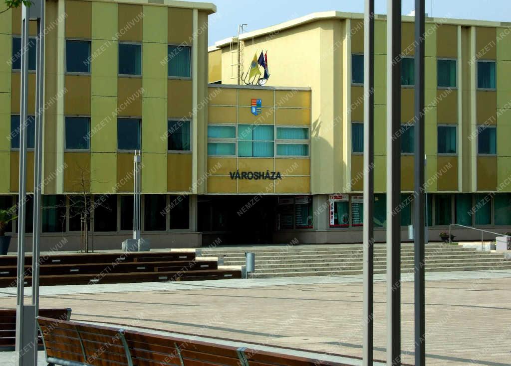 Középület - Százhalombatta - A város Polgármesteri Hivatala