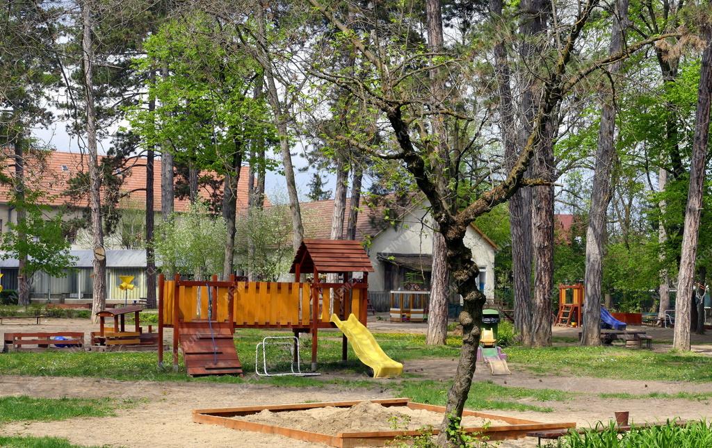 Szabdidő - Gödöllő - Fenyőliget Tanóvoda játszótere