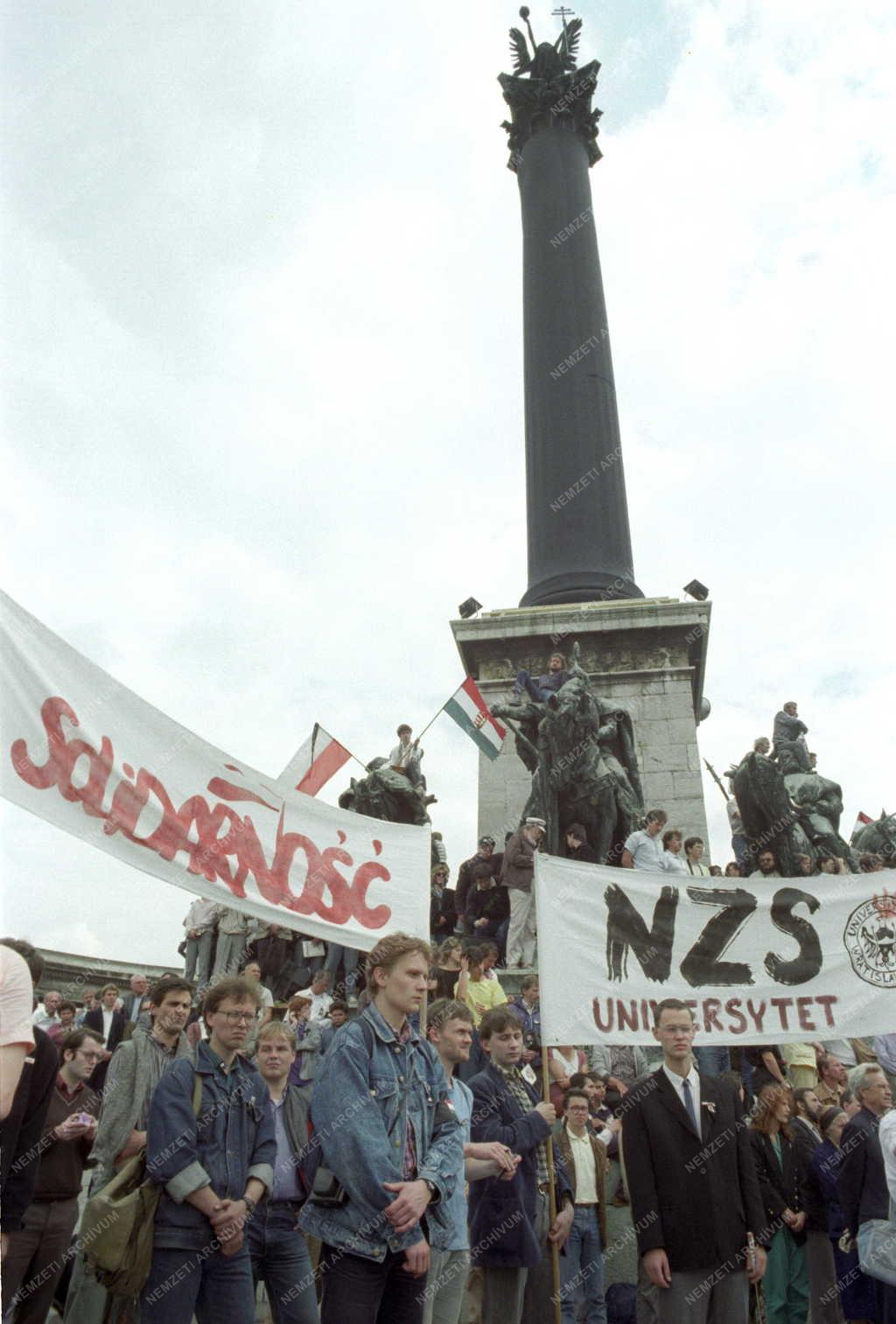 Belpolitika - Nagy Imre és mártírtársai újratemetése