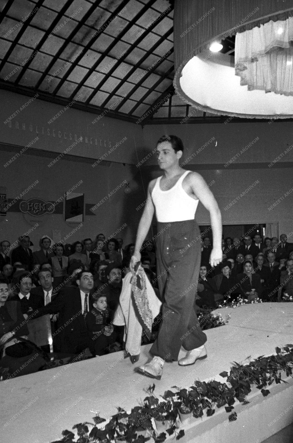 Vegyes - Divatbemutató 1949-ben