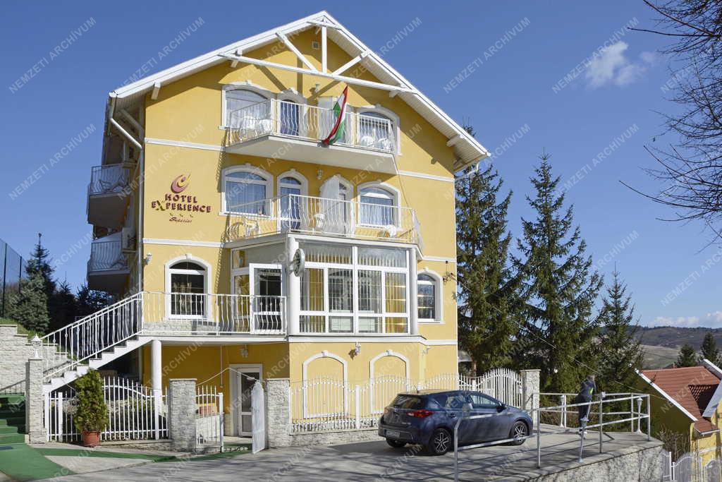 Dédestapolcsány - Hotel Experience