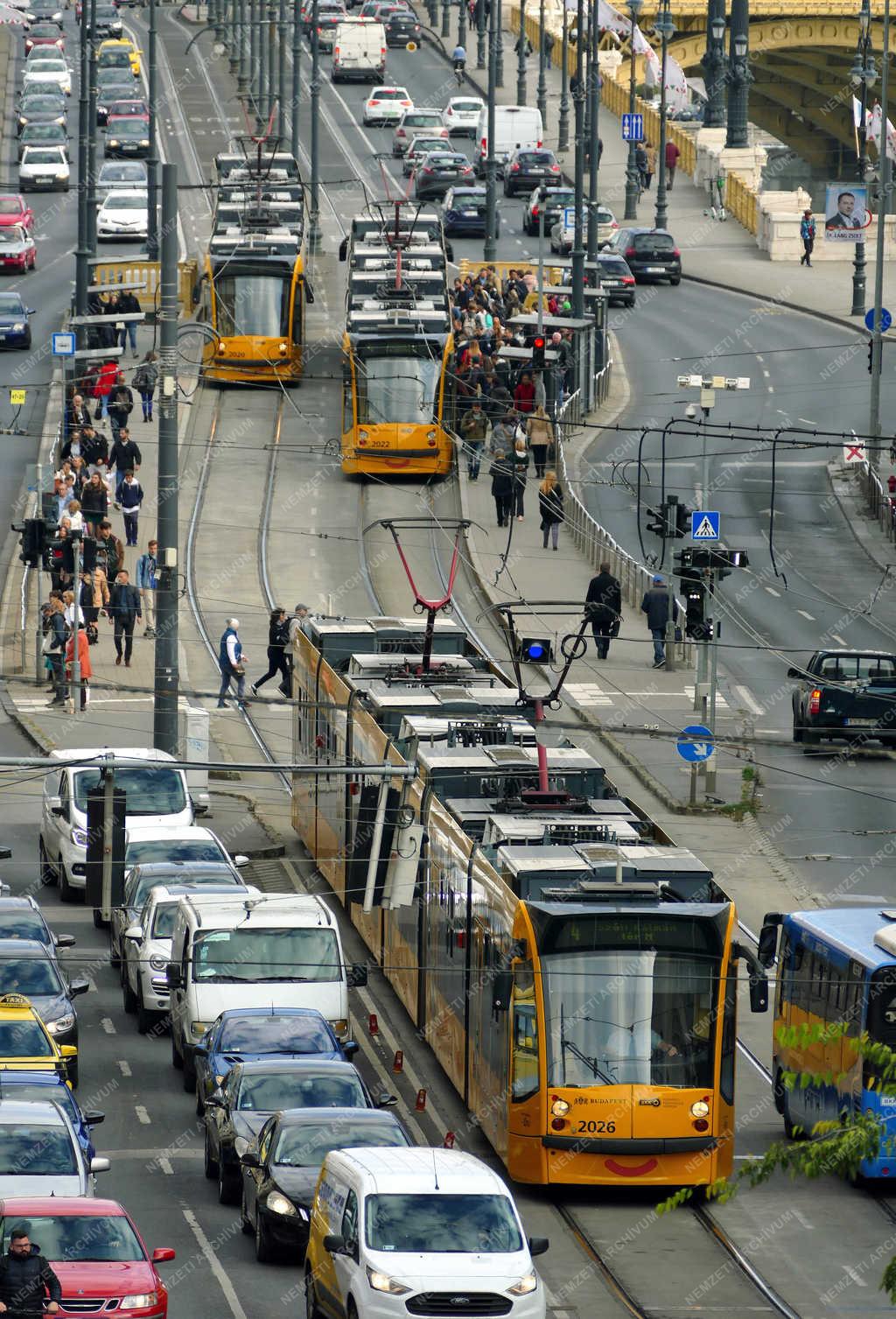 Közlekedés - Budapest - A Margit híd járműforgalma