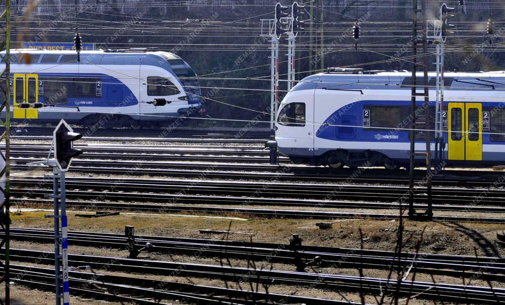 Közlekedés - Budapest - Vonatok a Déli pályaudvar rendezőterén