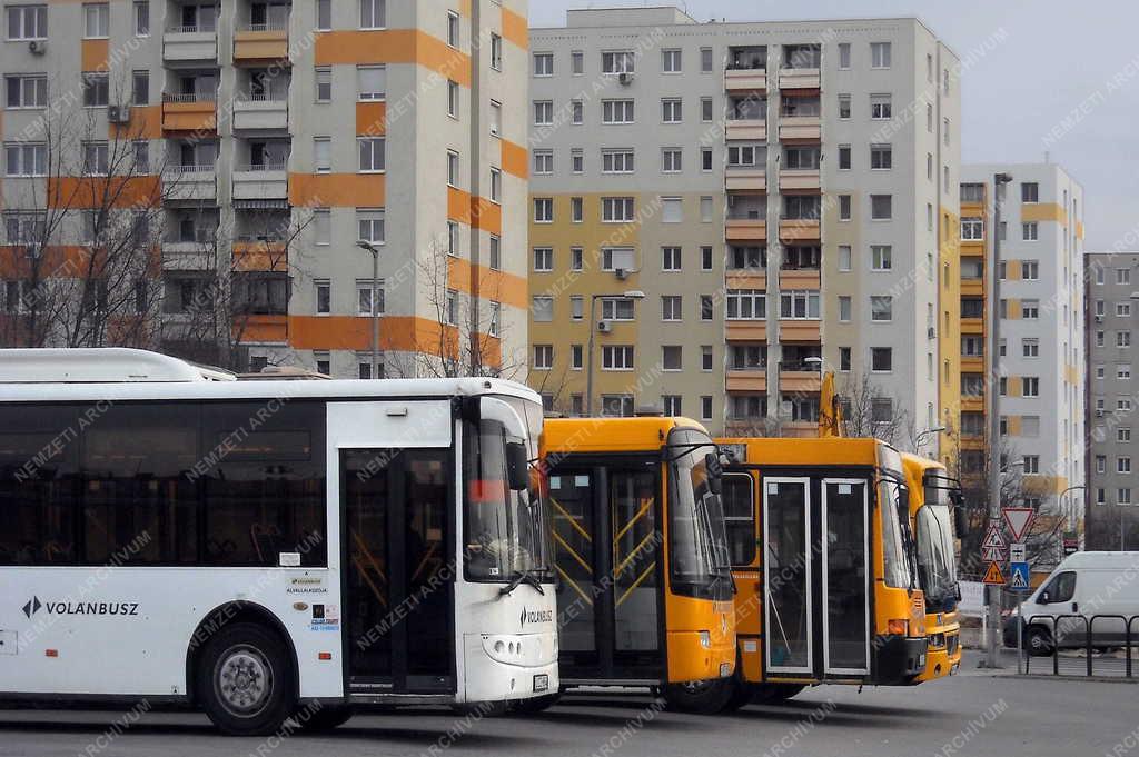 Városkép - Budapest - Volánbusz járművek 